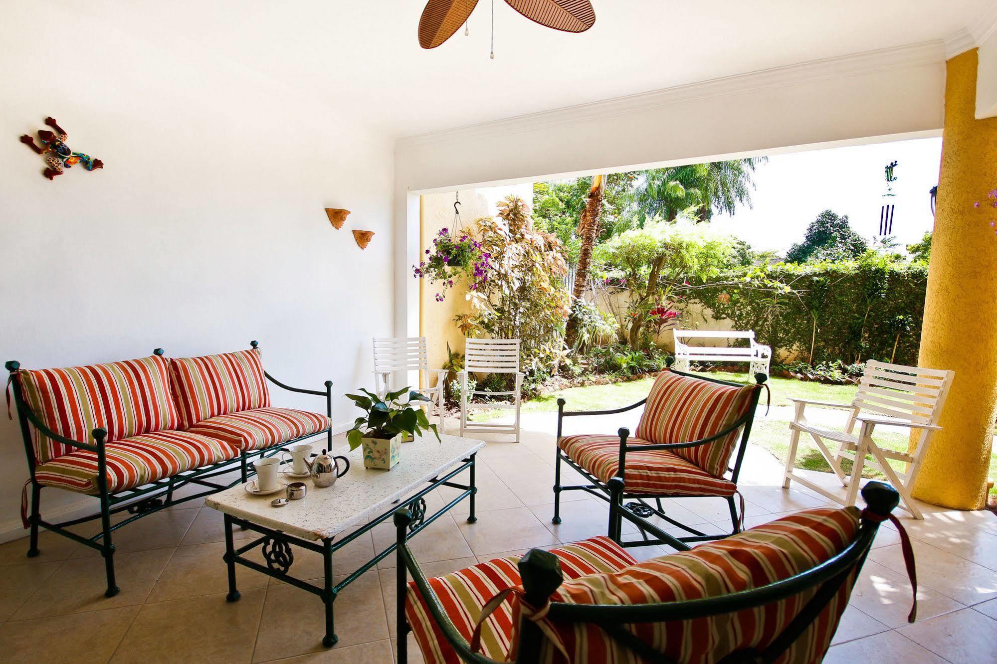 Cattleya Luxury Suites Kingston Bagian luar foto
