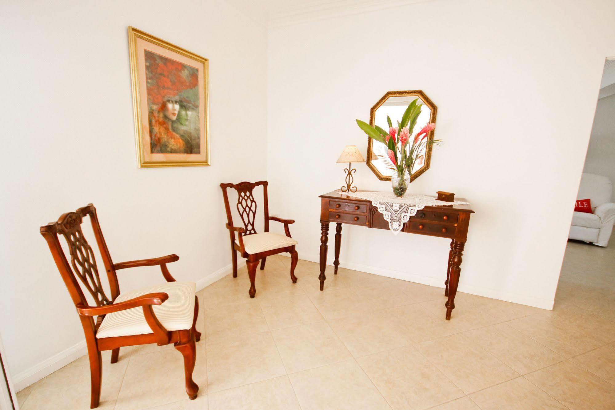 Cattleya Luxury Suites Kingston Bagian luar foto