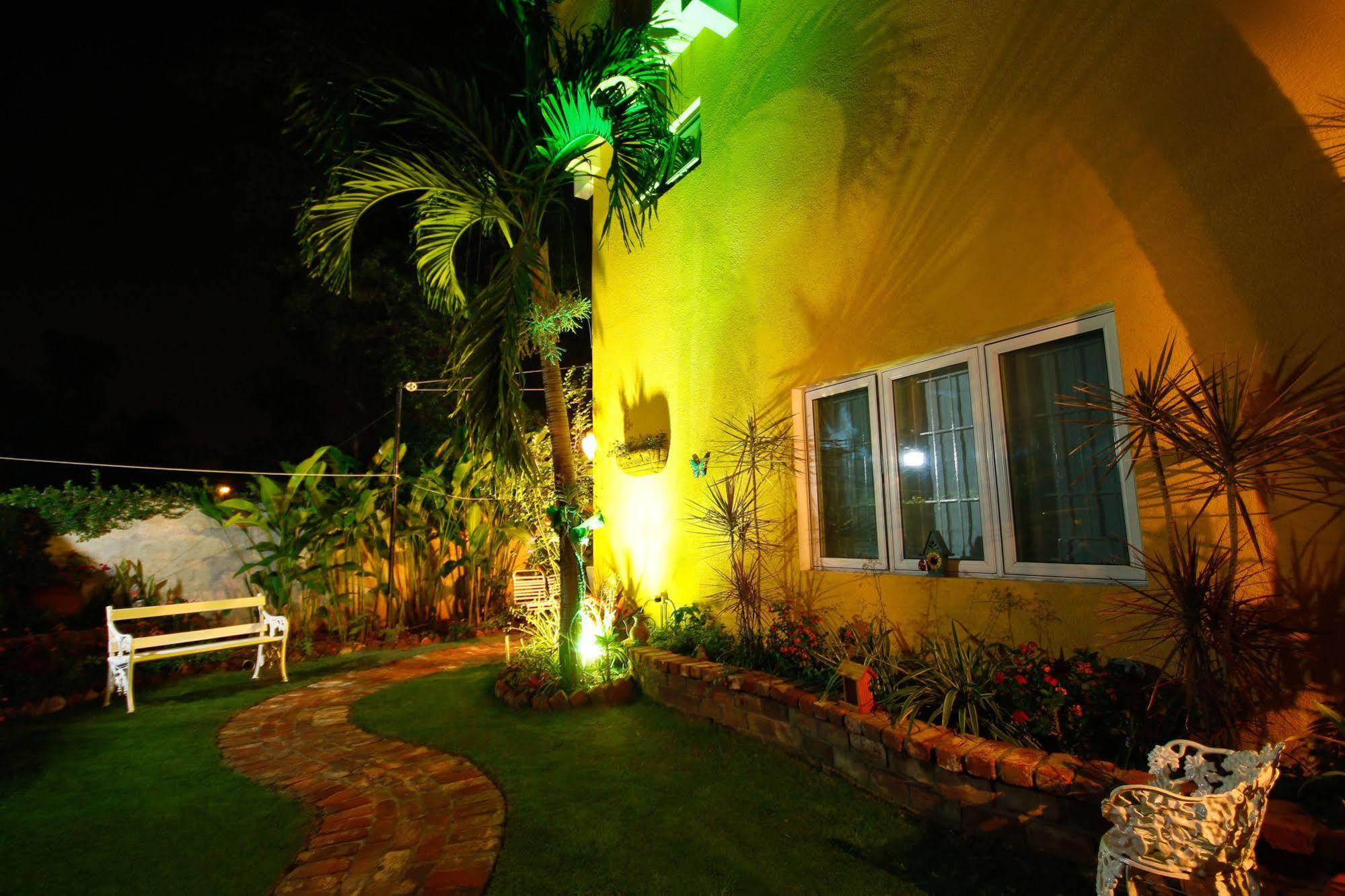 Cattleya Luxury Suites Kingston Bagian luar foto