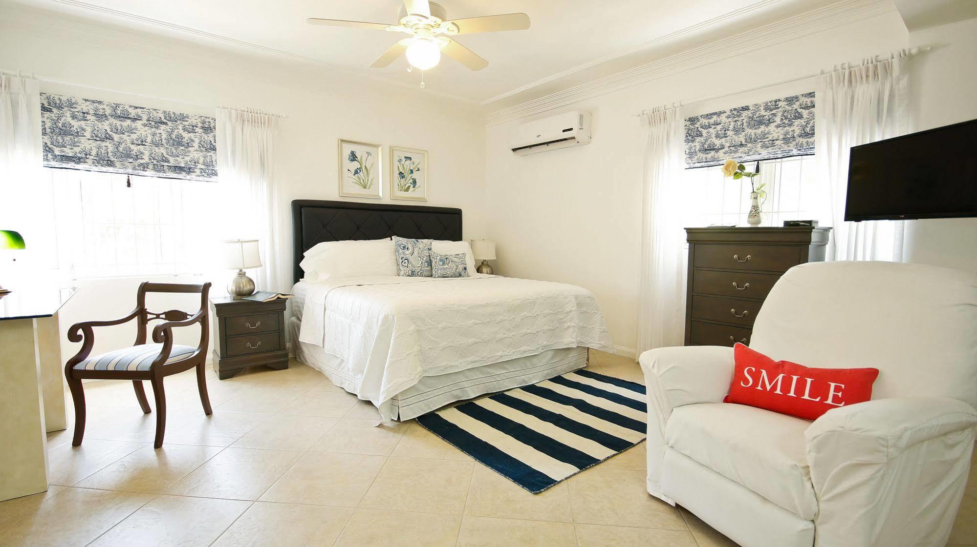 Cattleya Luxury Suites Kingston Bagian luar foto